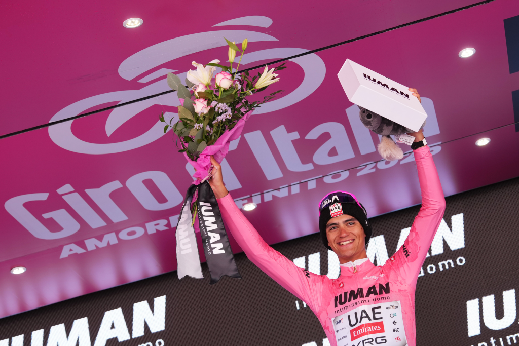 Isaac del Toro, lidera el Giro de Italia